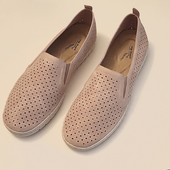 New Reduction "Fresh" by Easy Street EUC - Picture 2 of 14